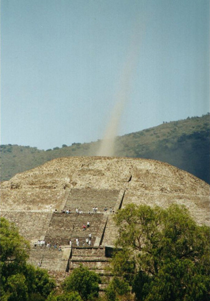 energy-beam-pyramid-of-the-moon-in-teotihuacan